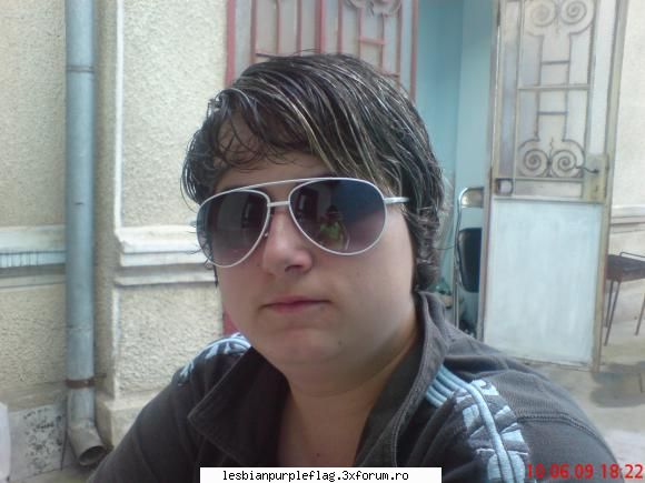 buna seara!  :) ma primiti si pe mn printre voi?  :d să facem un salut de bun venit pe forum!