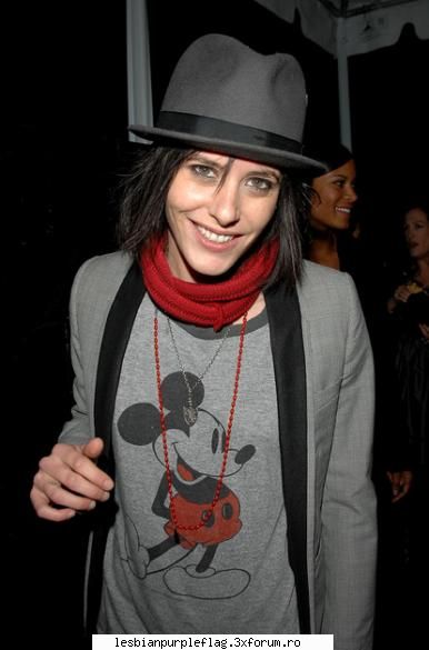 is de a dreptu obsedata  :nebun:  :nebun:  :nebun: 


si adaug si o poza mica  :wink2: the l word -