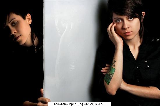 tegan and sara .. m-as tunde pentru ele  :zzz: vedete sexi