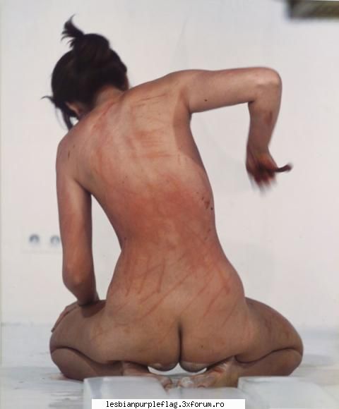 a auzit cineva de marina abramovic? fiindca suntem la topicul arta...
va arunc si-un carlig.