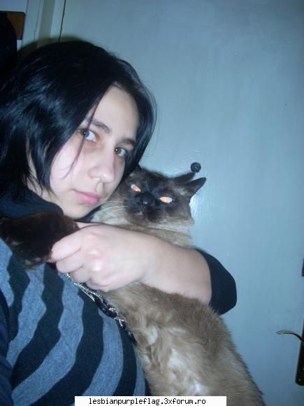 pisicute :d  :limba:  isi viata mea :d  

motanelu meu :d :rusine: de ce sunt ur�te?