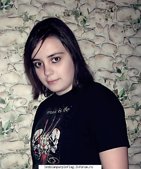 si ea e iubita mea...mai semanam acum?  :nono: poze cu voi!