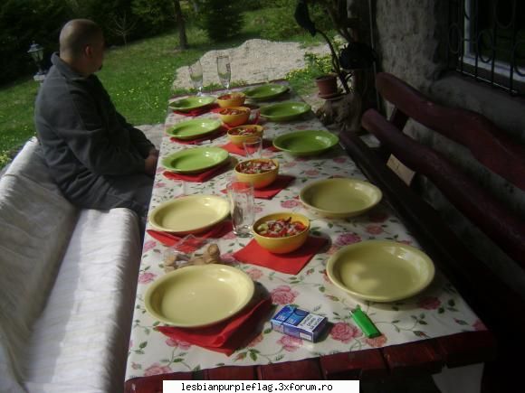 Poze cu voi! - asta e masa dintr`o excursie :D - Bine ai venit!