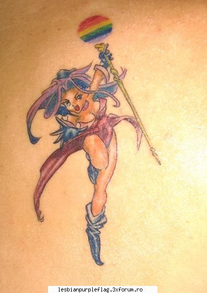astea sunt tatuajele este pe omoplatul drept, iar pe mana stanga.